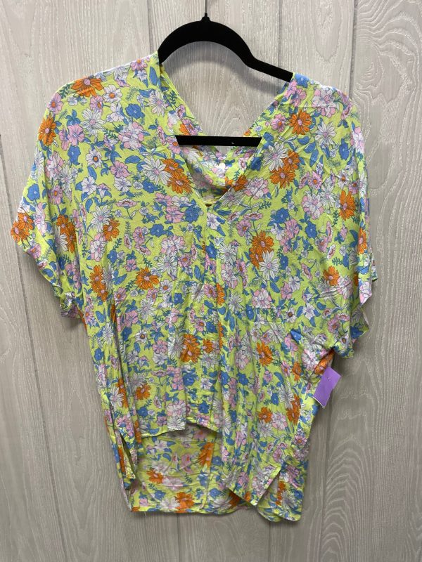 Top Short Sleeve By Clothes Mentor In Floral Print, Size: M For Discount