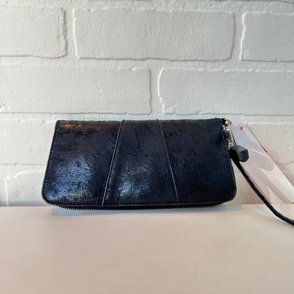 Wristlet By Clothes Mentor, Size: Medium Fashion